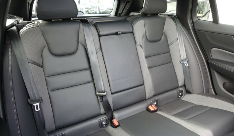 VOLVO V 60 T6 AWD GEARTRONIC 340CH HYBRIDE RECHARGEABLE R-DESIGN complet