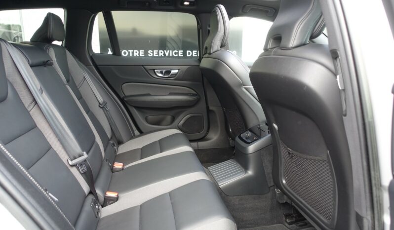 VOLVO V 60 T6 AWD GEARTRONIC 340CH HYBRIDE RECHARGEABLE R-DESIGN complet