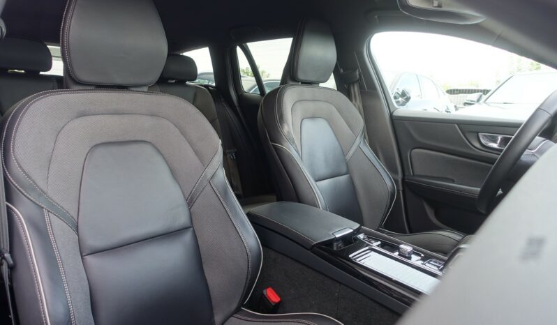 VOLVO V 60 T6 AWD GEARTRONIC 340CH HYBRIDE RECHARGEABLE R-DESIGN complet