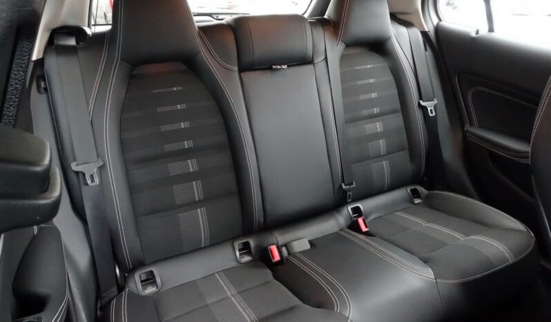 MERCEDES CLASSE GLA 180 7G-DCT complet