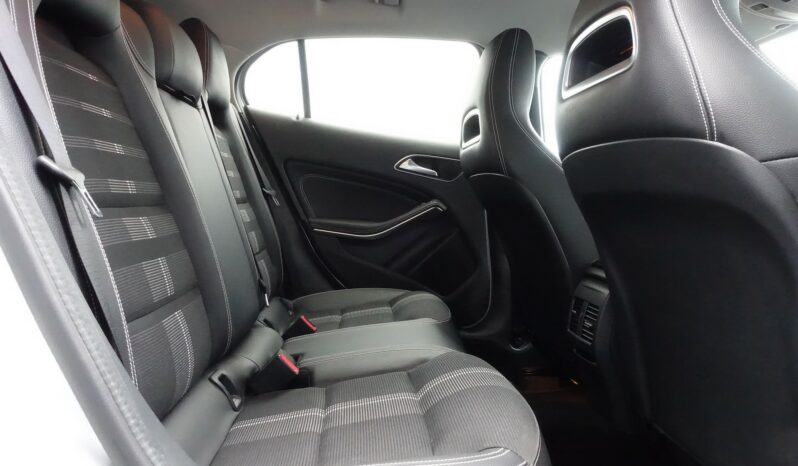 MERCEDES CLASSE GLA 180 7G-DCT complet