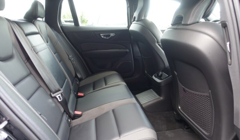 VOLVO V 60 T6 AWD GEARTRONIC 340CH HYBRIDE RECHARGEABLE R-DESIGN complet