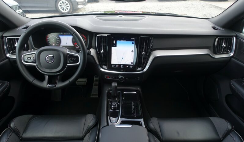 VOLVO V 60 T6 AWD GEARTRONIC 340CH HYBRIDE RECHARGEABLE R-DESIGN complet