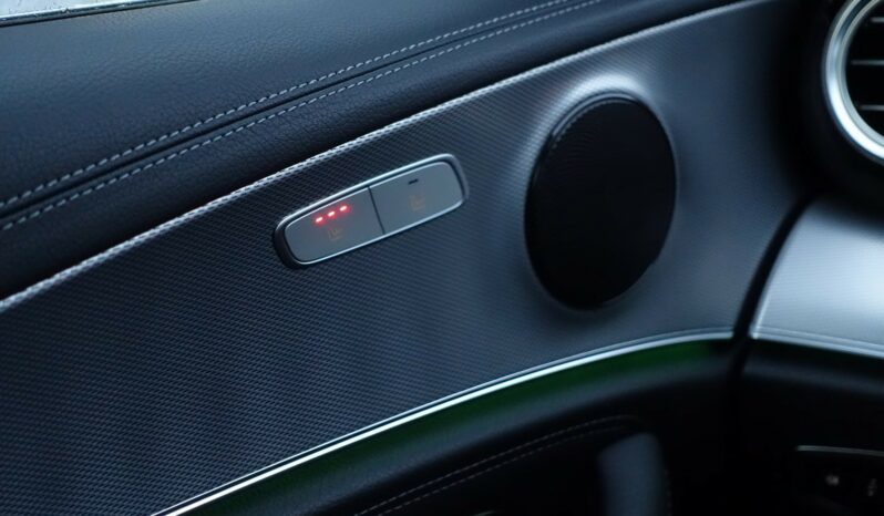 MERCEDES CLASSE E 300DE BREAK 9G-TRONIC 306 CH HYBRIDE EQ POWER ( Diesel + élec )  AMG-LINE complet
