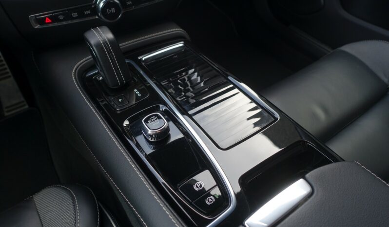 VOLVO V 60 T6 AWD GEARTRONIC 340CH HYBRIDE RECHARGEABLE R-DESIGN complet
