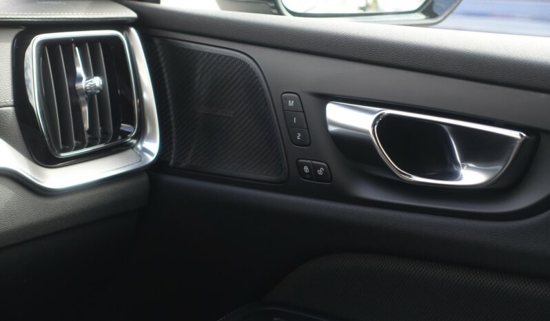 VOLVO V 60 T6 AWD GEARTRONIC 340CH HYBRIDE RECHARGEABLE R-DESIGN complet