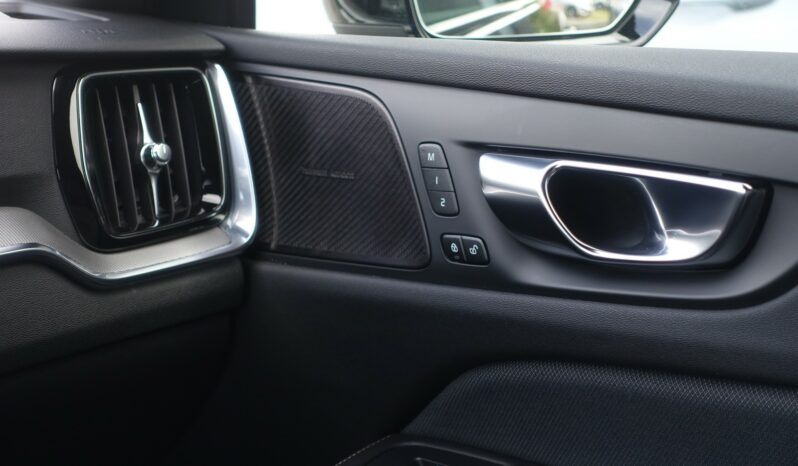 VOLVO V 60 T6 AWD GEARTRONIC 340CH HYBRIDE RECHARGEABLE R-DESIGN complet