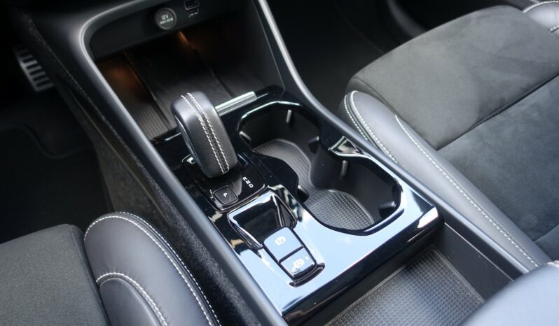 VOLVO XC 40 T4 HYBRIDE RECHARGEABLE GEARTRONIC 211 CH R-DESIGN complet