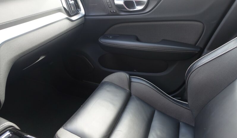 VOLVO V 60 T6 AWD GEARTRONIC 340CH HYBRIDE RECHARGEABLE R-DESIGN complet