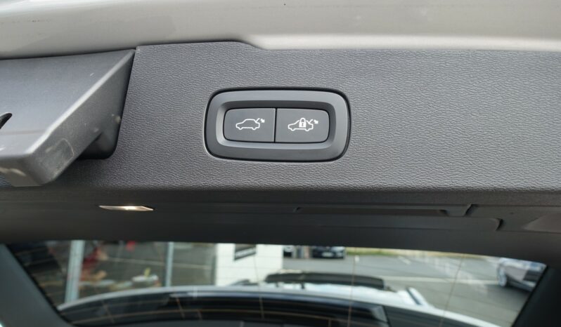 VOLVO V 60 T6 AWD GEARTRONIC 340CH HYBRIDE RECHARGEABLE R-DESIGN complet