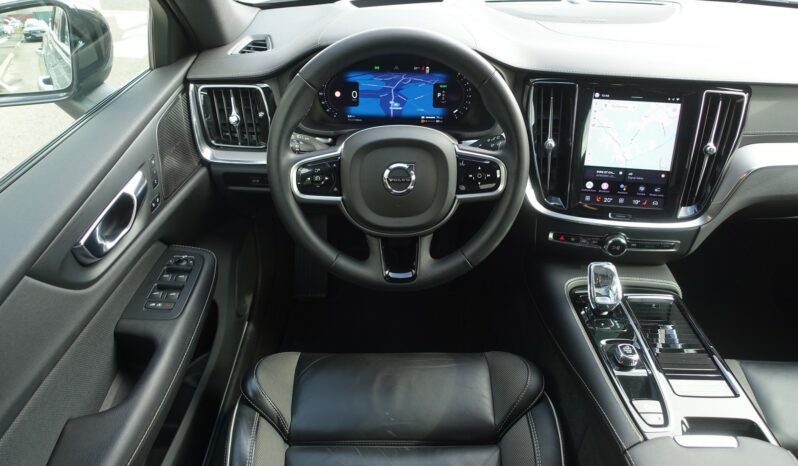 VOLVO V 60 T6 AWD GEARTRONIC 340CH HYBRIDE RECHARGEABLE R-DESIGN complet