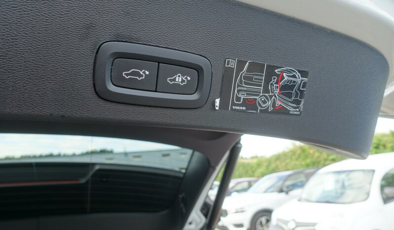 VOLVO XC 40 T4 HYBRIDE RECHARGEABLE GEARTRONIC 211 CH R-DESIGN complet