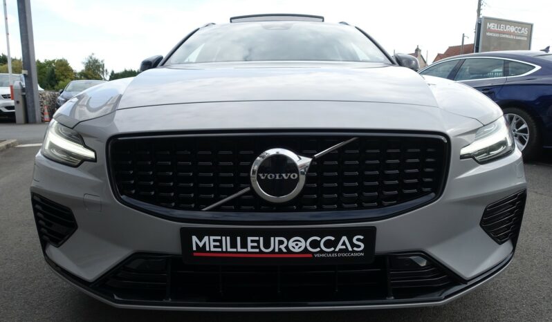 VOLVO V 60 T6 AWD GEARTRONIC 340CH HYBRIDE RECHARGEABLE R-DESIGN complet