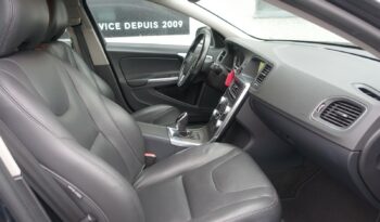 VOLVO V60 2.0L TDI D4 GEARTRONIC 181CH MOMENTUM complet