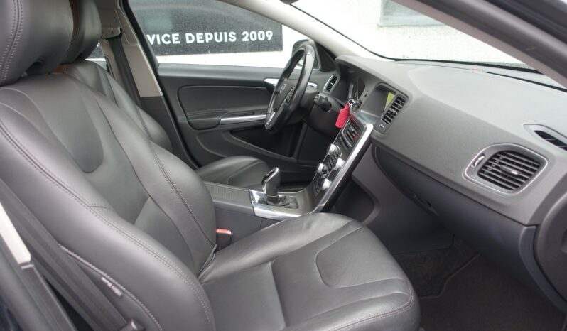 VOLVO V60 2.0L TDI D4 GEARTRONIC 181CH MOMENTUM complet