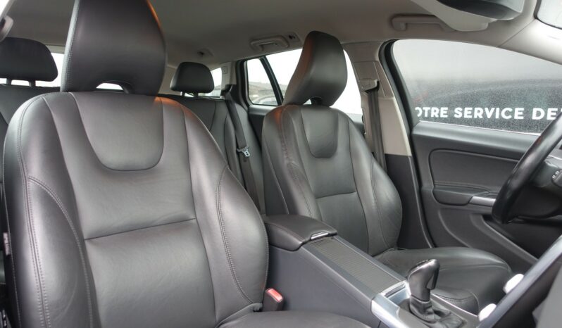 VOLVO V60 2.0L TDI D4 GEARTRONIC 181CH MOMENTUM complet