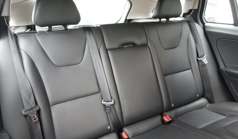 VOLVO V60 2.0L TDI D4 GEARTRONIC 181CH MOMENTUM complet
