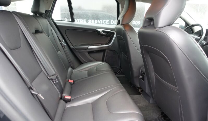 VOLVO V60 2.0L TDI D4 GEARTRONIC 181CH MOMENTUM complet