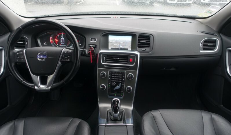 VOLVO V60 2.0L TDI D4 GEARTRONIC 181CH MOMENTUM complet