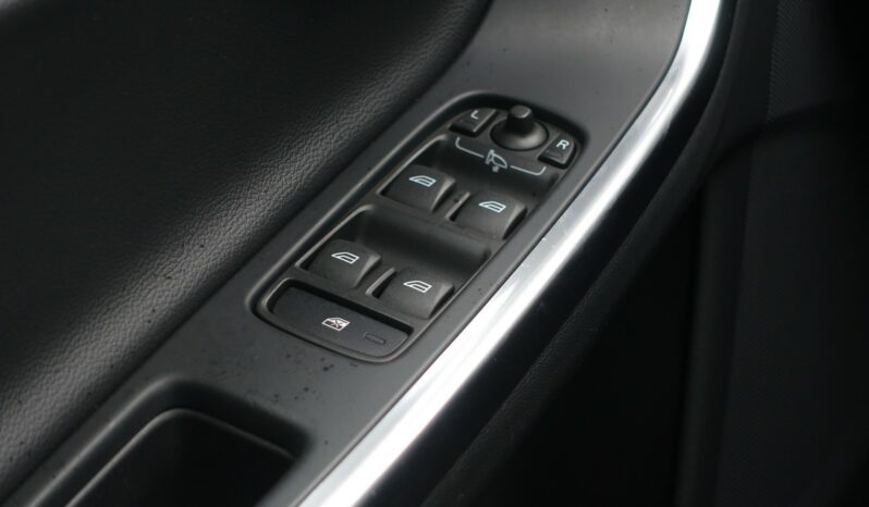 VOLVO V60 2.0L TDI D4 GEARTRONIC 181CH MOMENTUM complet