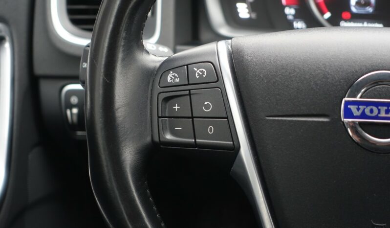VOLVO V60 2.0L TDI D4 GEARTRONIC 181CH MOMENTUM complet