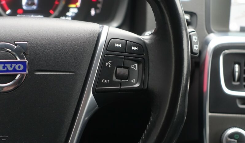 VOLVO V60 2.0L TDI D4 GEARTRONIC 181CH MOMENTUM complet