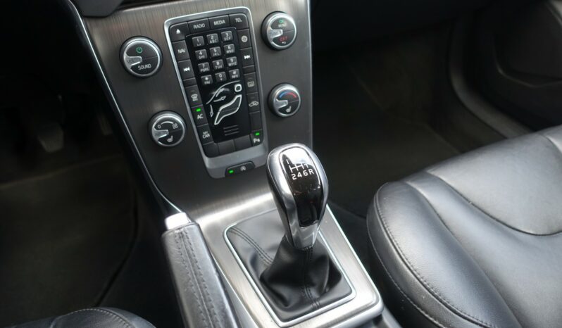 VOLVO V40 2.0L D2 120CH SUMMUM complet