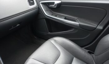 VOLVO V60 2.0L TDI D4 GEARTRONIC 181CH MOMENTUM complet