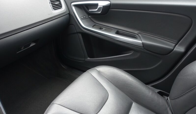 VOLVO V60 2.0L TDI D4 GEARTRONIC 181CH MOMENTUM complet