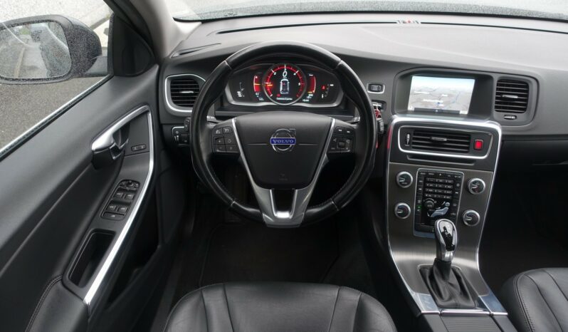 VOLVO V60 2.0L TDI D4 GEARTRONIC 181CH MOMENTUM complet