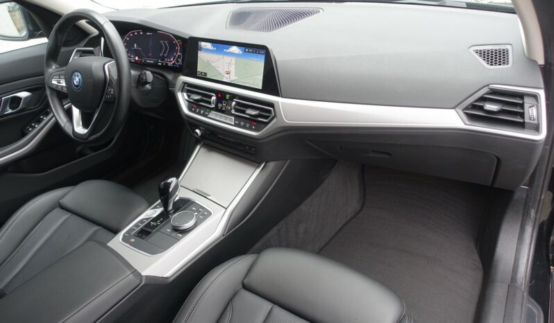 BMW 320 E TOURING HYBRIDE RECHARGEABLE 204 CH complet